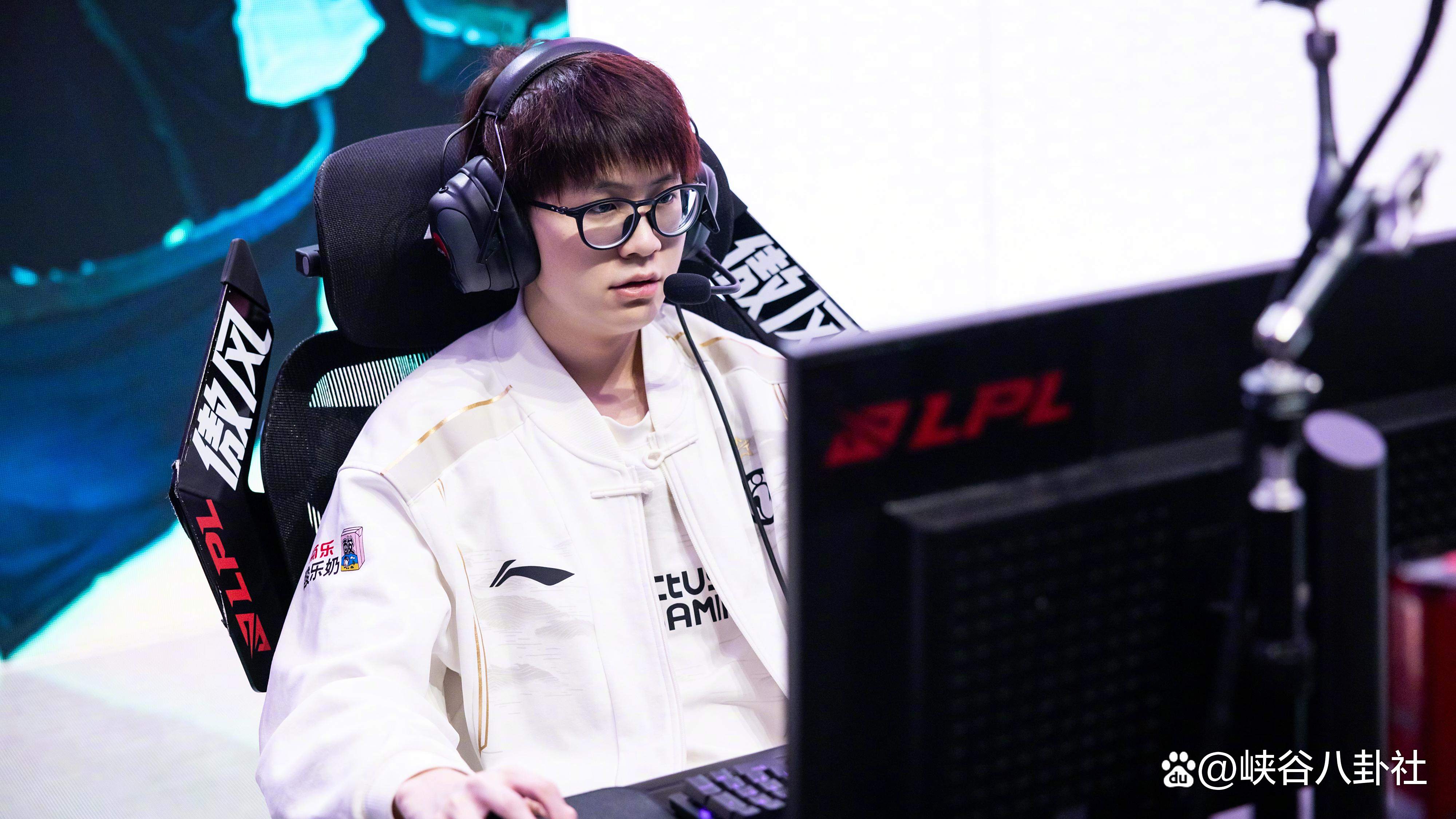 乐鱼app包含Rookie焦点对战，费德勒与70激战热火分钟，出色发挥胜负难料！上演精彩一战的词条